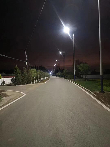 廣西方鄉(xiāng)龍開村太陽能路燈，照亮群眾脫貧致富的幸福路