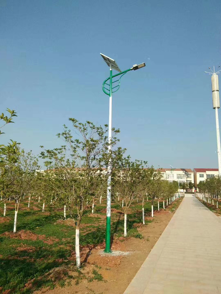 太陽能路燈_太陽能路燈價(jià)錢_南德太陽能路燈生產(chǎn)廠家