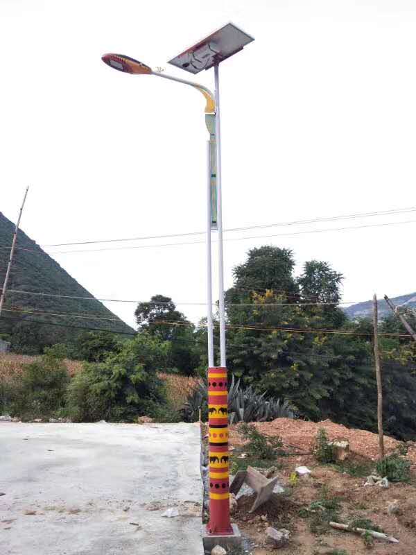 告別手動(dòng)開(kāi)關(guān)，太陽(yáng)能路燈憑光控、時(shí)控、遙控實(shí)現(xiàn)省心照明